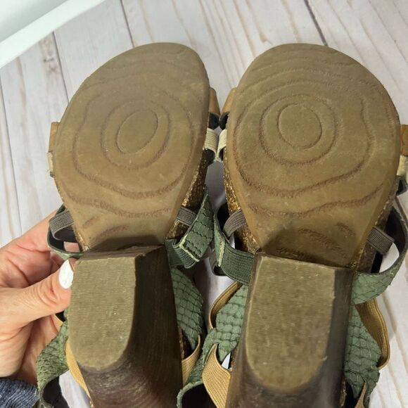 OTBT Taupe Laconia Leather Wedge Sandals - Picture 7 of 9